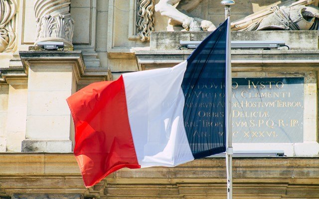 Γάλλος οικονομολόγος στη Le Monde: Η Γαλλία είναι σε δύσκολη δημοσιονομική κατάσταση αλλά δεν είναι η Ελλάδα του 2010 Γάλλος-οικονομολόγος-στη-le-monde:-Η-Γαλλία-είναι-σε-δύσκολη-δημοσιονομική-κατάσταση-αλλά-δεν-είναι-η-Ελλάδα-του-2010