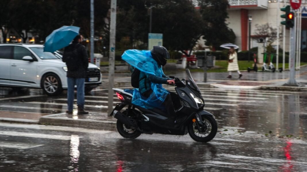 Μετ’ εμποδίων η κίνηση στην Αττική λόγω βροχής σε όλους τους οδικούς άξονες, 45λεπτες καθυστερήσεις στην Αττική Οδό στο ρεύμα προς Ελευσίνα, από τον κόμβο Παιανίας Μετ’-εμποδίων-η-κίνηση-στην-Αττική-λόγω-βροχής-σε-όλους-τους-οδικούς-άξονες,-45λεπτες-καθυστερήσεις-στην-Αττική-Οδό-στο-ρεύμα-προς-Ελευσίνα,-από-τον-κόμβο-Παιανίας