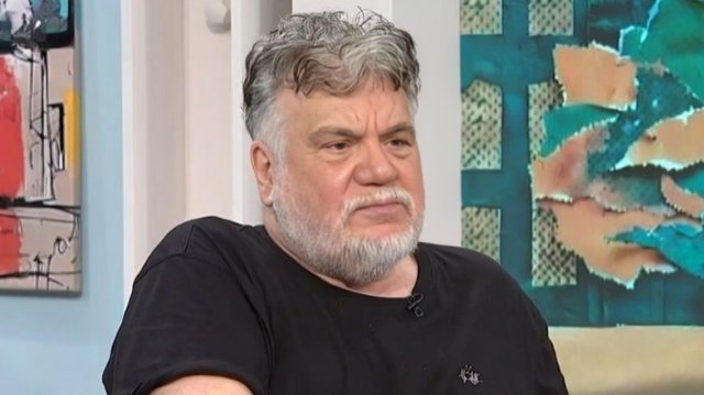 Γιάννης-Κακλέας:-Ο-Νίκος-Καρβέλας-περνάει-κρίσεις-μεγαλομανίας-που-έχουν-τεράστια-πλάκα,-εκεί-που-είναι-ήσυχος-αρχίζει-και-ωρύεται