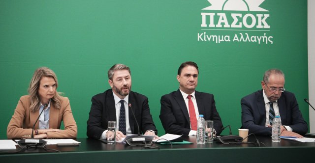 Το-ΠΑΣΟΚ-παρουσίασε-την-πρότασή-του-για-το-ιδιωτικό-χρέος:-«Η-διόγκωση-του-προβλήματος-ήταν-πολιτική-επιλογή»,-λέει-ο-Ανδρουλάκης
