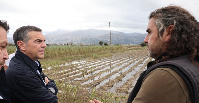 Ο Τσίπρας περιοδεύει στην Κρήτη: Πήγε στον… Καρτερό, έκανε χιούμορ με τον Φραπέ, συναντά παραγωγούς που επλήγησαν από τις πρόσφατες πλημμύρες Ο-Τσίπρας-περιοδεύει-στην-Κρήτη:-Πήγε-στον…-Καρτερό,-έκανε-χιούμορ-με-τον-Φραπέ,-συναντά-παραγωγούς-που-επλήγησαν-από-τις-πρόσφατες-πλημμύρες