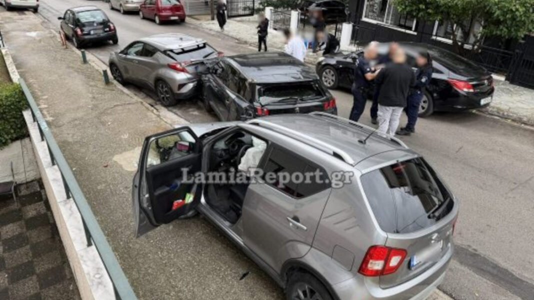 Λαμία: Κόλλησε το γκάζι και έπεσε πάνω σε παρκαρισμένα αυτοκίνητα, στο νοσοκομείο η οδηγός Λαμία:-Κόλλησε-το-γκάζι-και-έπεσε-πάνω-σε-παρκαρισμένα-αυτοκίνητα,-στο-νοσοκομείο-η-οδηγός