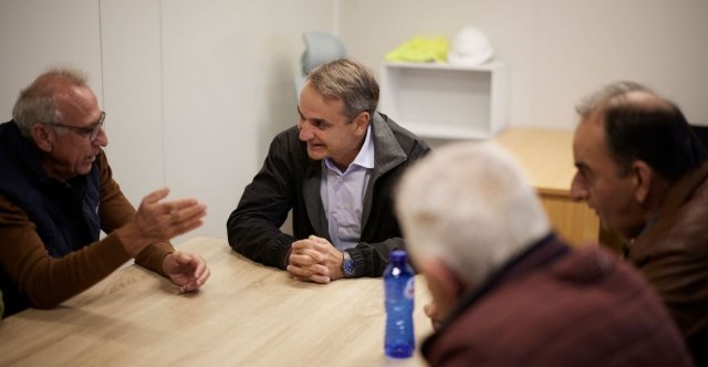 Μητσοτάκης με αντιπροσωπεία αγροτών στη Λάρισα: Αφορολόγητο αγροτικό πετρέλαιο στην αντλία από 1η Νοεμβρίου Μητσοτάκης-με-αντιπροσωπεία-αγροτών-στη-Λάρισα:-Αφορολόγητο-αγροτικό-πετρέλαιο-στην-αντλία-από-1η-Νοεμβρίου