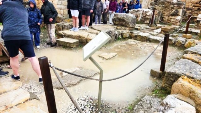 Η έντονη βροχόπτωση πλημμύρισε σημεία του ανακτόρου της Κνωσού, τουρίστες έκαναν περιήγηση μέσα στα νερά Η-έντονη-βροχόπτωση-πλημμύρισε-σημεία-του-ανακτόρου-της-Κνωσού,-τουρίστες-έκαναν-περιήγηση-μέσα-στα-νερά