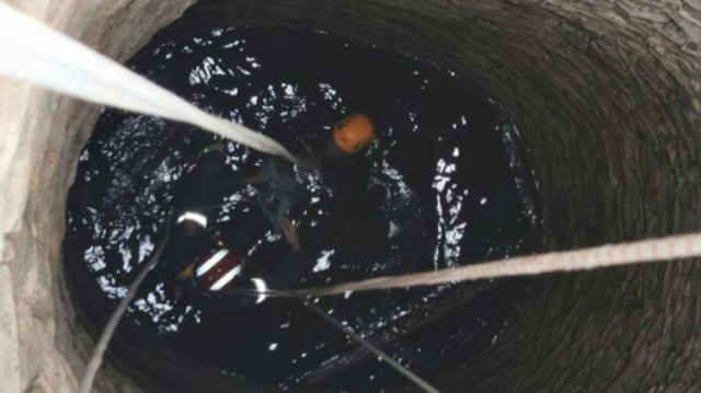 Απεγκλωβίστηκε 52χρονος που έπεσε σε πηγάδι 15 μέτρων στην Σύρο, δείτε φωτογραφίες Απεγκλωβίστηκε-52χρονος-που-έπεσε-σε-πηγάδι-15-μέτρων-στην-Σύρο,-δείτε-φωτογραφίες