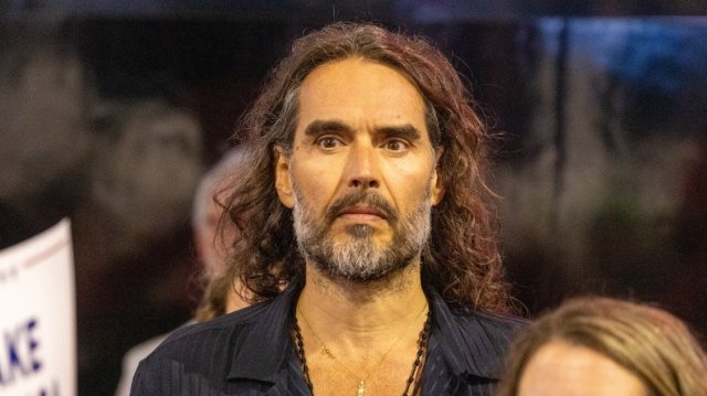 Δίκη Ράσελ Μπραντ: «Με ανάγκασε να τον φωτογραφίσω γυμνό και με έριξε στο κρεβάτι», η κατάθεση της πρώτης καταγγέλλουσας για τον φερόμενο βιασμό της Δίκη-Ράσελ-Μπραντ:-«Με-ανάγκασε-να-τον-φωτογραφίσω-γυμνό-και-με-έριξε-στο-κρεβάτι»,-η-κατάθεση-της-πρώτης-καταγγέλλουσας-για-τον-φερόμενο-βιασμό-της