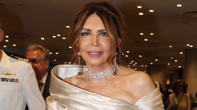 Μιμή-Ντενίση:-Όταν-ζορίζομαι-λέω-ότι-θα-ήθελα-να-έχω-δίπλα-μου-έναν-σύντροφο,-μου-λείπει