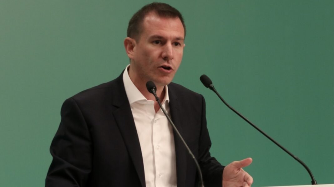 Ο Δουδωνής του ΠΑΣΟΚ τρολάρει την ΕΛΑΣ: Επιδεινώθηκε η νόσος της εξαφάνισης στελεχών, μετά τον Σιακαντάρη χάθηκε κι ο Καρτερός Ο Δουδωνής του ΠΑΣΟΚ τρολάρει την ΕΛΑΣ: Επιδεινώθηκε η νόσος της εξαφάνισης στελεχών, μετά τον Σιακαντάρη χάθηκε κι ο Καρτερός
