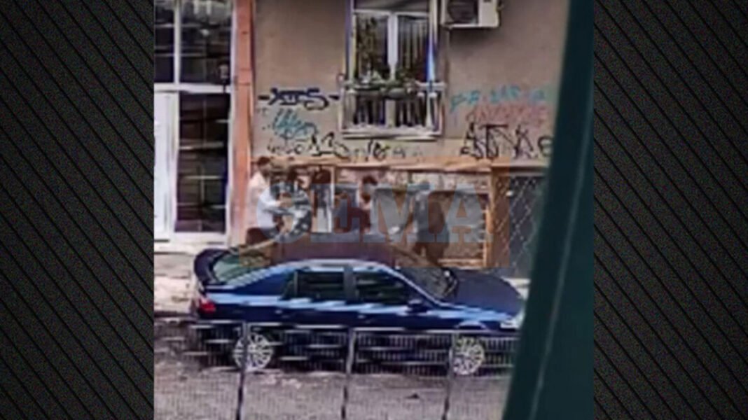 Αδίστακτοι-ληστές-στον-Άγιο-Παντελεήμονα:-Χτυπούν-ηλικιωμένο-και-του-αρπάζουν-τον-σταυρό-από-τον-λαιμό,-δείτε-βίντεο