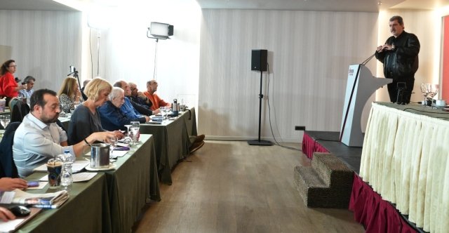 Ο ΣΥΡΙΖΑ συνεχίζει με συλλογική ηγεσία, η Κεντρική Επιτροπή απέρριψε την πρόταση Πολάκη για συνέδριο και εκλογή ενός αρχηγού Ο-ΣΥΡΙΖΑ-συνεχίζει-με-συλλογική-ηγεσία,-η-Κεντρική-Επιτροπή-απέρριψε-την-πρόταση-Πολάκη-για-συνέδριο-και-εκλογή-ενός-αρχηγού