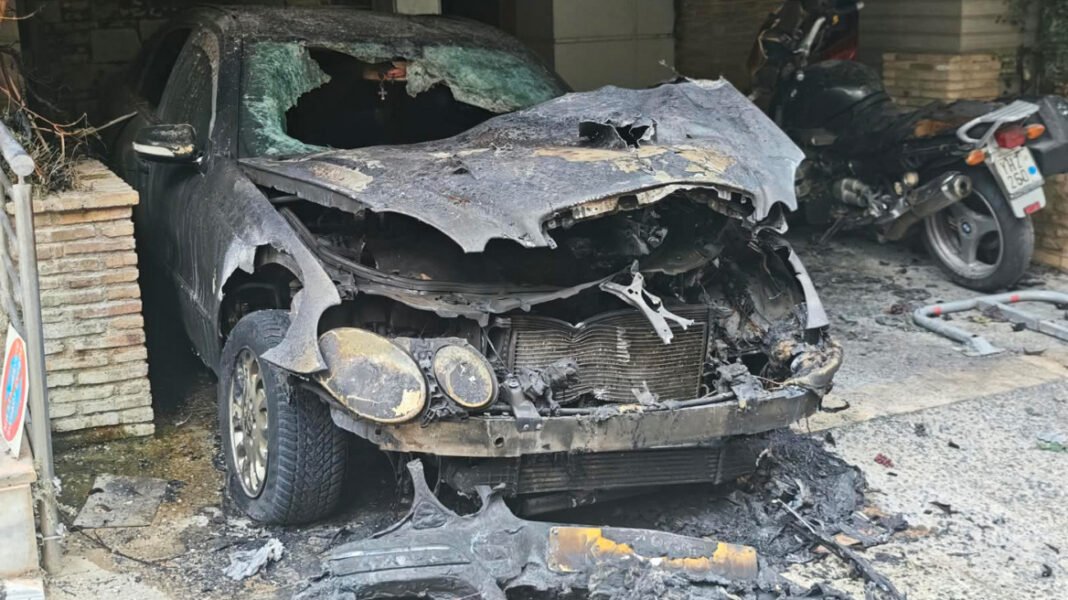Συνελήφθη ο 34χρονος που φέρεται να έδωσε εντολή για τον εμπρησμό στο αυτοκίνητο αντιδημάρχου Ζωγράφου Συνελήφθη-ο-34χρονος-που-φέρεται-να-έδωσε-εντολή-για-τον-εμπρησμό-στο-αυτοκίνητο-αντιδημάρχου-Ζωγράφου