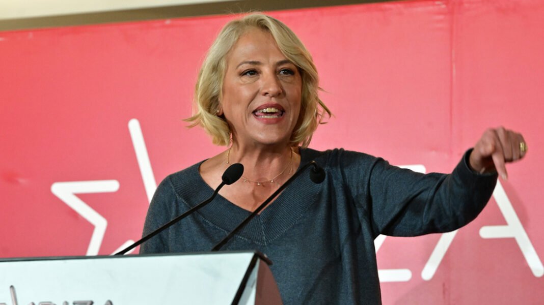 Δούρου κατά Τσίπρα: Εγκατέλειψε το κόμμα που τον ανέδειξε, δεν χρειαζόμαστε άλλους σωτήρες και Μεσσίες, δείτε βίντεο Δούρου κατά Τσίπρα: Εγκατέλειψε το κόμμα που τον ανέδειξε, δεν χρειαζόμαστε άλλους σωτήρες και Μεσσίες, δείτε βίντεο