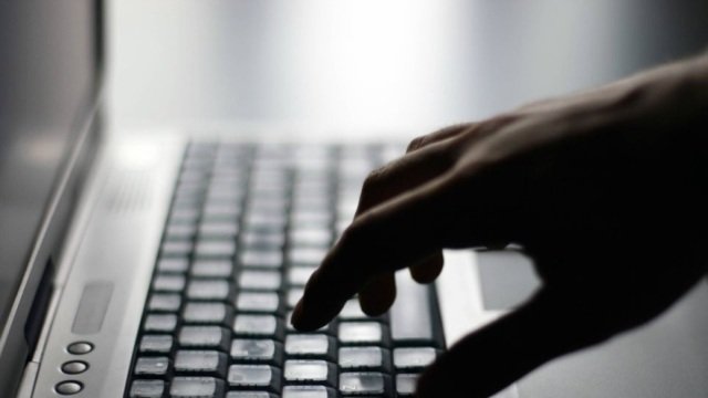 Μητέρα στον Βόλο κατηγορείται ότι κακοποιούσε σεξουαλικά την ανήλικη κόρη της και διακινούσε βίντεο για χρήματα Μητέρα-στον-Βόλο-κατηγορείται-ότι-κακοποιούσε-σεξουαλικά-την-ανήλικη-κόρη-της-και-διακινούσε-βίντεο-για-χρήματα