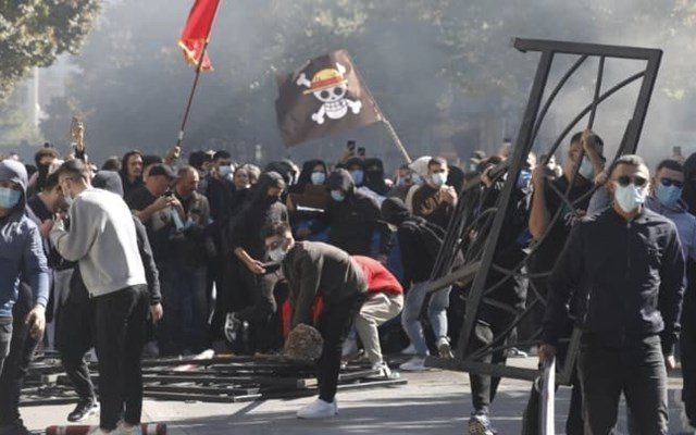 Η Ευρωπαϊκή Επιτροπή καταδικάζει τη βία κατά τη διάρκεια των διαδηλώσεων στην Αλβανία Η-Ευρωπαϊκή-Επιτροπή-καταδικάζει-τη-βία-κατά-τη-διάρκεια-των-διαδηλώσεων-στην-Αλβανία