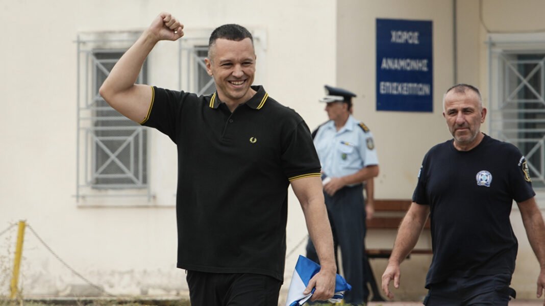 Η αντίδραση του Ηλία Κασιδιάρη για την ανάρτηση του Δημήτρη Γιαννακόπουλου με το πρόγραμμα της Συμμαχίας Ελλήνων Η αντίδραση του Ηλία Κασιδιάρη για την ανάρτηση του Δημήτρη Γιαννακόπουλου με το πρόγραμμα της Συμμαχίας Ελλήνων