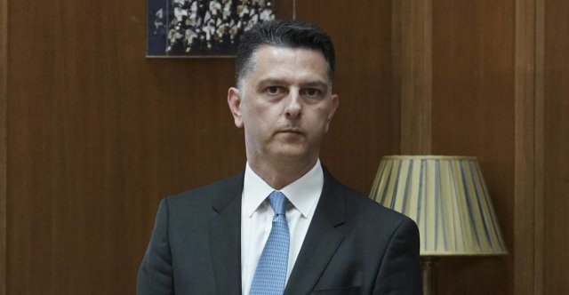ΠΑΣΟΚ για Μπεκίρη: Δεν μπορεί να παραμένει διευθυντής του Γραφείου του Πρωθυπουργού στη Βουλή μετά τις αποκαλύψεις για το πτυχίο του ΠΑΣΟΚ-για-Μπεκίρη:-Δεν-μπορεί-να-παραμένει-διευθυντής-του-Γραφείου-του-Πρωθυπουργού-στη-Βουλή-μετά-τις-αποκαλύψεις-για-το-πτυχίο-του