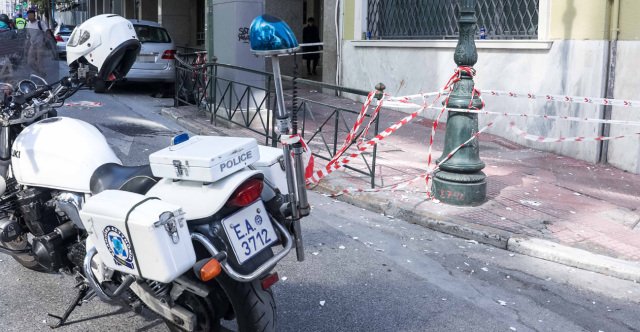 Νεκρός ο άνδρας που έπεσε από τον δεύτερο όροφο ξενοδοχείου στην Ομόνοια Νεκρός-ο-άνδρας-που-έπεσε-από-τον-δεύτερο-όροφο-ξενοδοχείου-στην-Ομόνοια