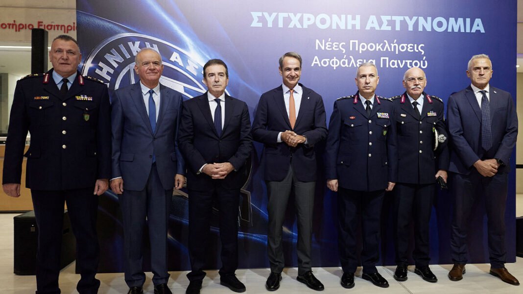 Μητσοτάκης και Χρυσοχοΐδης στην εκδήλωση για την Ημέρα της Ελληνικής Αστυνομίας Μητσοτάκης και Χρυσοχοΐδης στην εκδήλωση για την Ημέρα της Ελληνικής Αστυνομίας