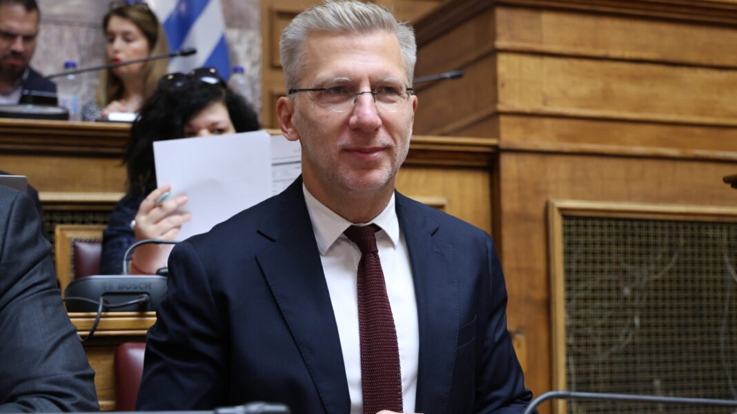 Δίνουμε λύση αναλογική, συμβατή με ΕΕ και εφαρμόσιμη, είπε ο Σκέρτσος για τον «κόφτη» στα social media – Επιφυλάξεις από τα κόμματα της αντιπολίτευσης Δίνουμε λύση αναλογική, συμβατή με ΕΕ και εφαρμόσιμη, είπε ο Σκέρτσος για τον «κόφτη» στα social media – Επιφυλάξεις από τα κόμματα της αντιπολίτευσης