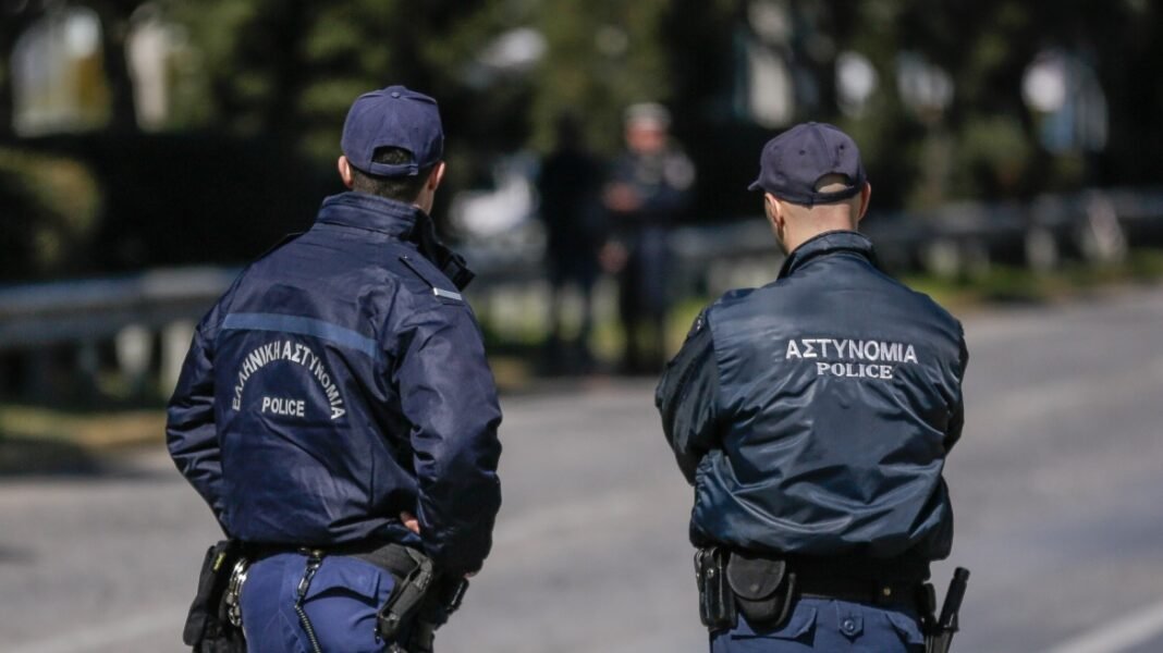 Νήπιο 3,5 ετών βρέθηκε μόνο του σε πεζοδρόμιο της Άρτας, συνελήφθησαν παππούς και πατέρας Νήπιο-3,5-ετών-βρέθηκε-μόνο-του-σε-πεζοδρόμιο-της-Άρτας,-συνελήφθησαν-παππούς-και-πατέρας