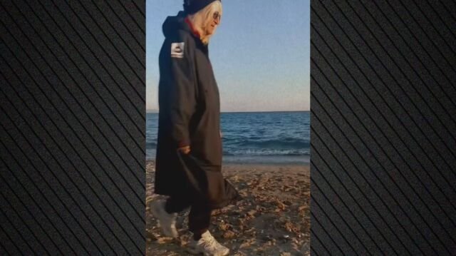 Με γυαλιά ηλίου και σκούφο ο Νίκος Καρβέλας στην Πάρο: Η πρώτη δημόσια εμφάνιση μετά την κόντρα με την Άννα Βίσση Με-γυαλιά-ηλίου-και-σκούφο-ο-Νίκος-Καρβέλας-στην-Πάρο:-Η-πρώτη-δημόσια-εμφάνιση-μετά-την-κόντρα-με-την-Άννα-Βίσση