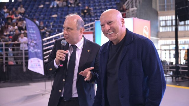 Με-προσκεκλημένο-το-Νίκο-Γκάλη-υποδέχτηκε-το-Αριστοτέλειο-Πανεπιστήμιο-τους-πρωτοετείς-φοιτητές-του