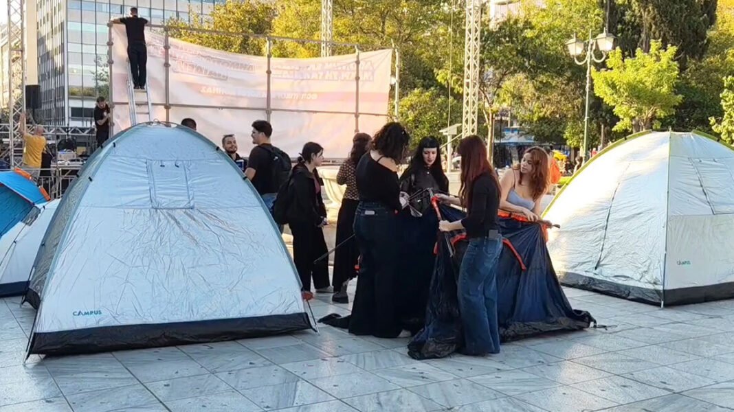 Φοιτητές στήνουν ξανά σκηνές στο Σύνταγμα, δείτε βίντεο Φοιτητές-στήνουν-ξανά-σκηνές-στο-Σύνταγμα,-δείτε-βίντεο