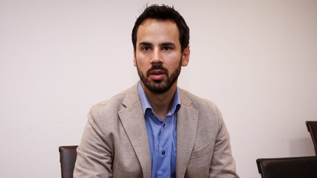 Ρωμανός: Ψέμα ότι ο Τσίπρας ήταν πάντα απέναντι στη βία, η κομματική Αυγή είχε βγει επί Γρηγορόπουλου με ένθετο «ω έλατο, ω έλατο τι ωραία που αρπάζεις» Ρωμανός: Ψέμα ότι ο Τσίπρας ήταν πάντα απέναντι στη βία, η κομματική Αυγή είχε βγει επί Γρηγορόπουλου με ένθετο «ω έλατο, ω έλατο τι ωραία που αρπάζεις»