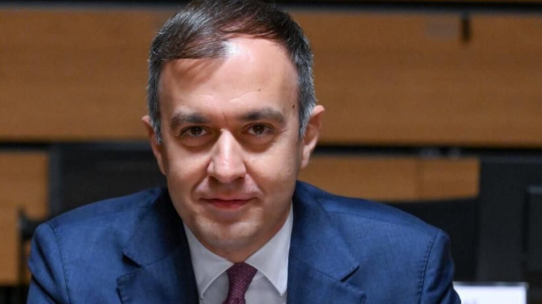 Χατζηβασιλείου: Η Ελλάδα δεν πρόκειται να γυρίσει στην πάνω και στην κάτω πλατεία, η χώρα δεν θα πληρώσει ξανά το μάρμαρο του λαϊκισμού Χατζηβασιλείου: Η Ελλάδα δεν πρόκειται να γυρίσει στην πάνω και στην κάτω πλατεία, η χώρα δεν θα πληρώσει ξανά το μάρμαρο του λαϊκισμού