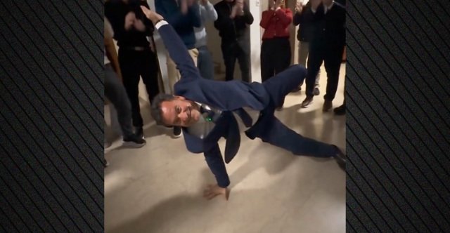 Ο Άδωνις αναδημοσίευσε AI βίντεο που χορεύει… break dance μετά το «και α και ου και ΔΑΠ-ΝΔΦΚ» Ο-Άδωνις-αναδημοσίευσε-ai-βίντεο-που-χορεύει…-break-dance-μετά-το-«και-α-και-ου-και-ΔΑΠ-ΝΔΦΚ»