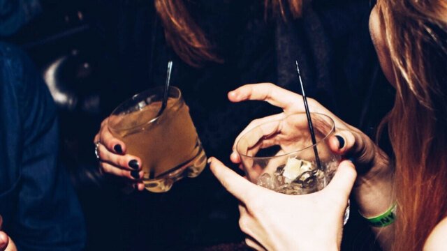 Στο νοσοκομείο 13χρονη στη Λάρισα μετά από κατανάλωση βότκας, συνελήφθη ιδιοκτήτρια παντοπωλείου Στο-νοσοκομείο-13χρονη-στη-Λάρισα-μετά-από-κατανάλωση-βότκας,-συνελήφθη-ιδιοκτήτρια-παντοπωλείου