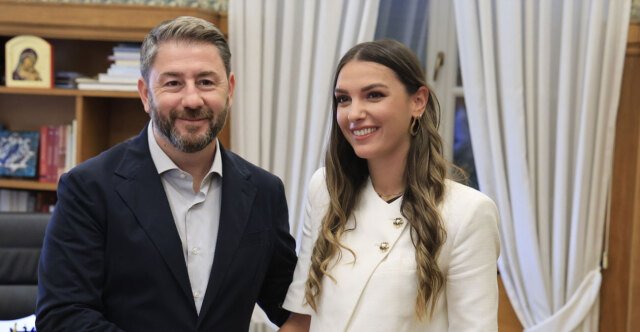 Στο-ΠΑΣΟΚ-και-επισήμως-η-Μυρτώ-Κοροβέση-μετά-από-τον-ΣΥΡΙΖΑ-και-τον-Κασσελάκη,-τι-είπαν-με-Ανδρουλάκη,-δείτε-βίντεο-και-φωτογραφίες