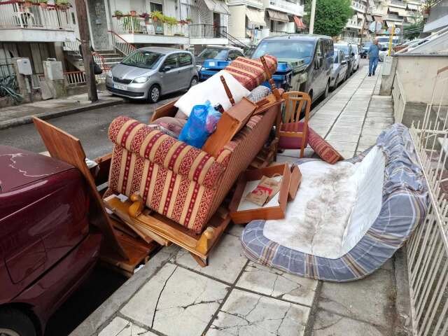 Πρόστιμο 3.000 ευρώ σε πολίτη που πέταξε έπιπλα σε δρόμο της Θεσσαλονίκης, δείτε φωτογραφία Πρόστιμο-3.000-ευρώ-σε-πολίτη-που-πέταξε-έπιπλα-σε-δρόμο-της-Θεσσαλονίκης,-δείτε-φωτογραφία