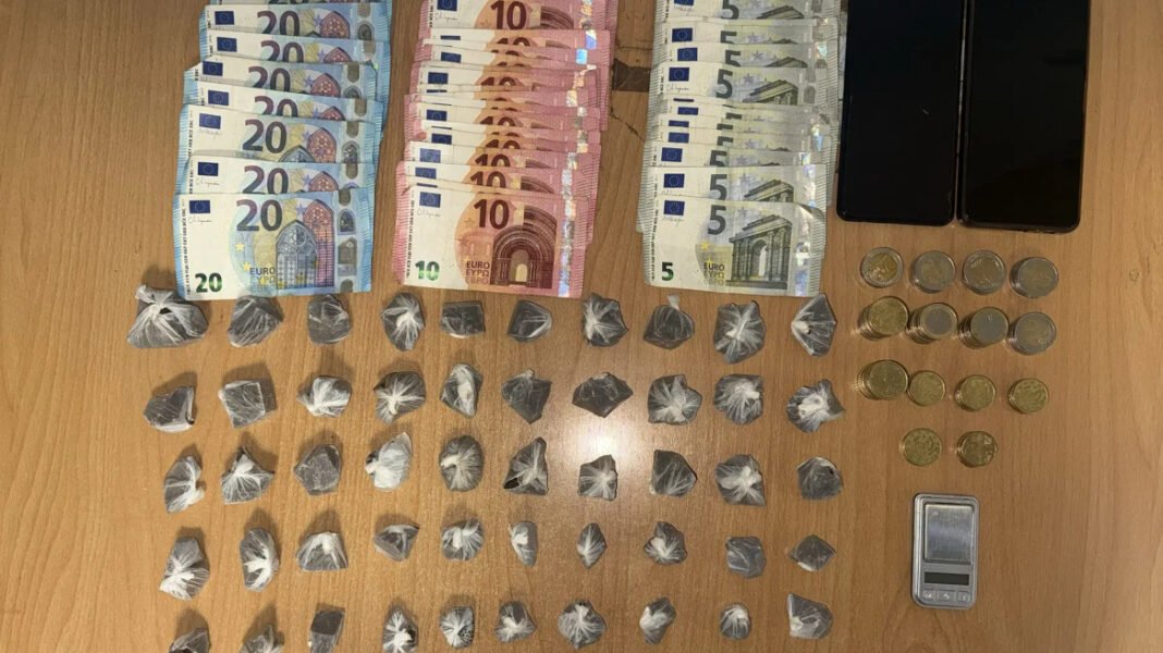 Συνελήφθη 28χρονος για διακίνηση ναρκωτικών στην Ομόνοια, προσπάθησε να διαφύγει Συνελήφθη-28χρονος-για-διακίνηση-ναρκωτικών-στην-Ομόνοια,-προσπάθησε-να-διαφύγει