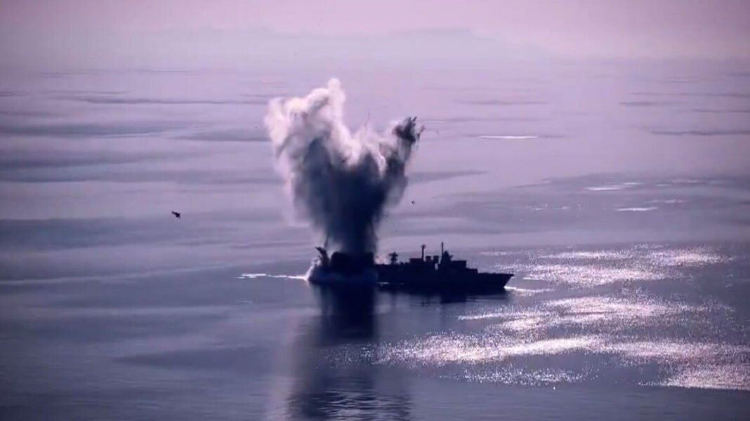Εντυπωσιακό βίντεο: Το Πολεμικό Ναυτικό βύθισε παροπλισμένη φρεγάτα στο Αιγαίο για πρώτη φορά Εντυπωσιακό-βίντεο:-Το-Πολεμικό-Ναυτικό-βύθισε-παροπλισμένη-φρεγάτα-στο-Αιγαίο-για-πρώτη-φορά