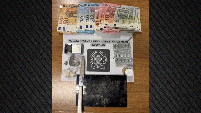 Διακινούσαν ναρκωτικά πίσω από τα κάγκελα και σε ειδικό δωμάτιο σπιτιού στις Αχαρνές, συνελήφθη και 14χρονος Διακινούσαν-ναρκωτικά-πίσω-από-τα-κάγκελα-και-σε-ειδικό-δωμάτιο-σπιτιού-στις-Αχαρνές,-συνελήφθη-και-14χρονος