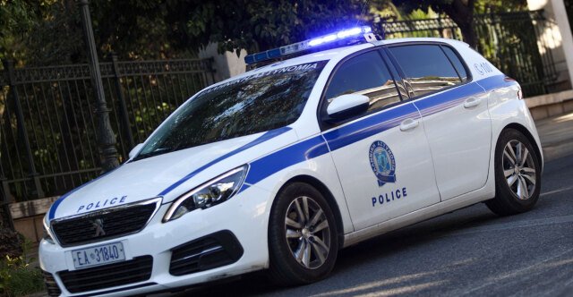 Υπόθεση-ενδοοικογενειακής-βίας-αποκάλυψε-καταζητούμενο-για-δολοφονία-από-το-2003,-συνελήφθη-44χρονος-στη-Σαρωνίδα