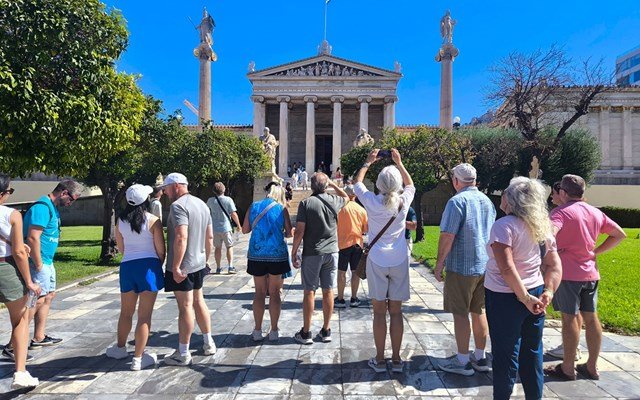 Ρεκόρ-απασχόλησης-στον-τουρισμό-εν-μέσω-ελλείψεων