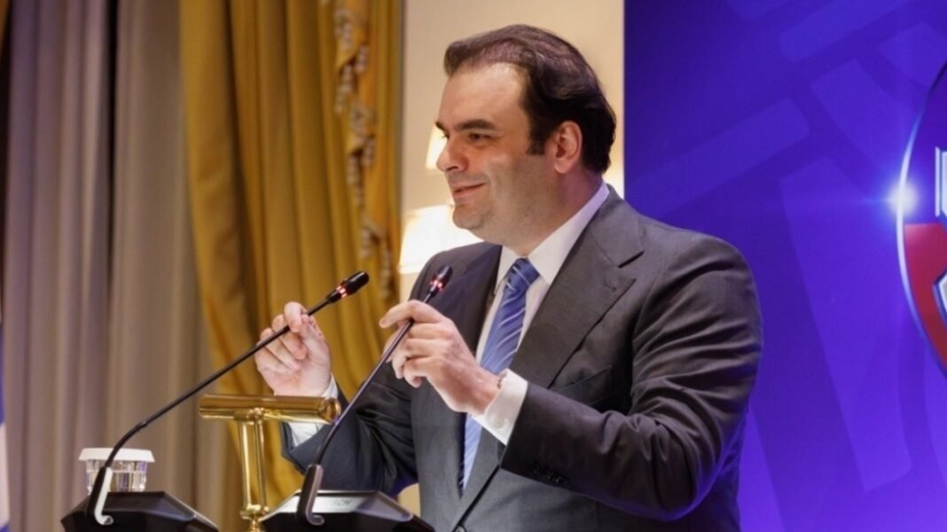 Πιερρακάκης: «Η Ελλάδα αλλάζει παραγωγικό μοντέλο», το μήνυμα στους Βρετανούς επενδυτές Πιερρακάκης: «Η Ελλάδα αλλάζει παραγωγικό μοντέλο», το μήνυμα στους Βρετανούς επενδυτές