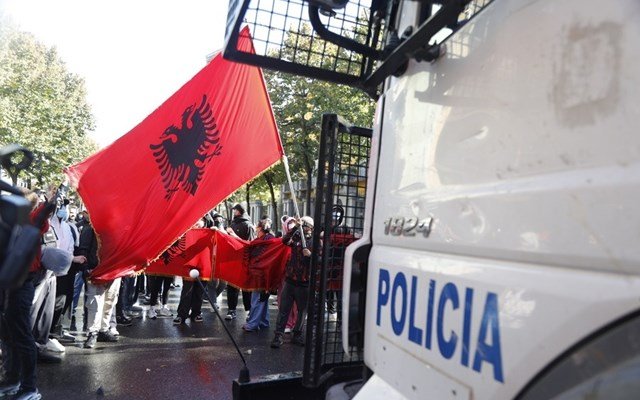 Τίρανα: Αρένα βίαιων συγκρούσεων η αλβανική πρωτεύουσα Τίρανα:-Αρένα-βίαιων-συγκρούσεων-η-αλβανική-πρωτεύουσα