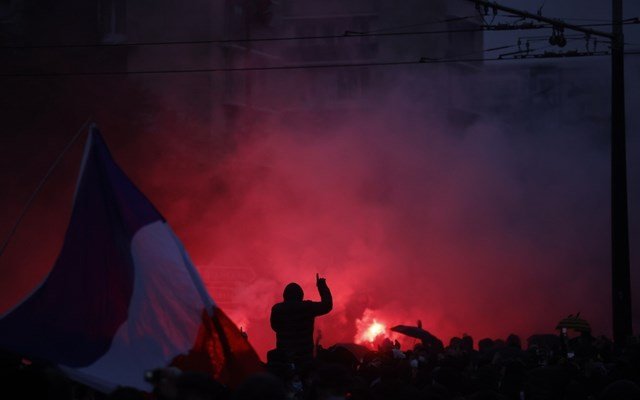Η Γαλλία φλέγεται – Εκτεταμένα επεισόδια και σε Βρυξέλλες, Μιλάνο, Ισπανία, Πορτογαλία Η-Γαλλία-φλέγεται-–-Εκτεταμένα-επεισόδια-και-σε-Βρυξέλλες,-Μιλάνο,-Ισπανία,-Πορτογαλία