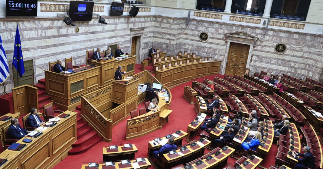 Μετωπική-για-τον…-«Νονό»:-Σύγκρουση-ΕΛΑ.Σ-–-Μαξίμου-με-φόντο-την-επικαιρότητα-και-«όπλο»-το-σινεμά