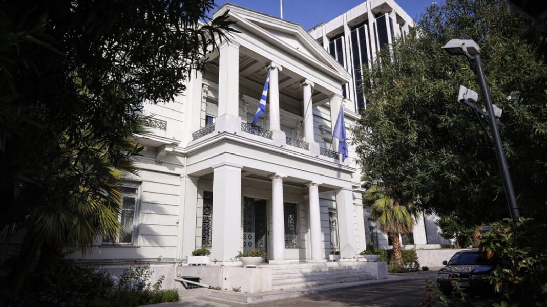 Σκληρή απάντηση της Αθήνας στην Τουρκία για τους μουφτήδες στη Θράκη: «Υποκριτικό να μας παραδίδετε μαθήματα θρησκευτικής ελευθερίας» Σκληρή απάντηση της Αθήνας στην Τουρκία για τους μουφτήδες στη Θράκη: «Υποκριτικό να μας παραδίδετε μαθήματα θρησκευτικής ελευθερίας»