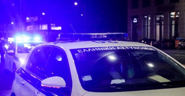 Πάτρα: Επίθεση με σφυρί σε αστυνομικούς, δύο τραυματίες και ζημιές σε σταθμευμένα οχήματα Πάτρα:-Επίθεση-με-σφυρί-σε-αστυνομικούς,-δύο-τραυματίες-και-ζημιές-σε-σταθμευμένα-οχήματα