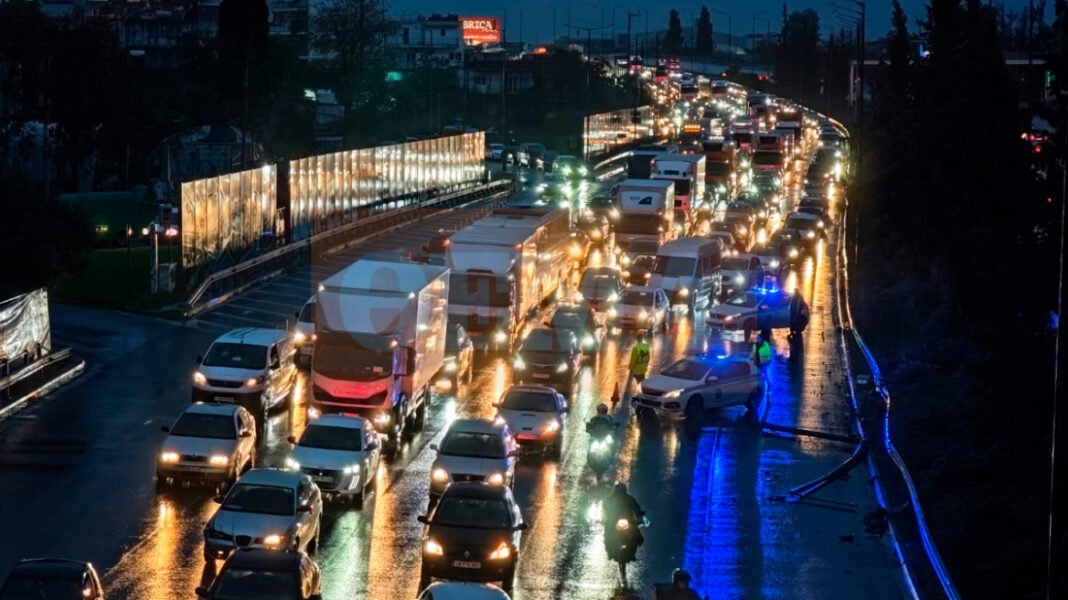 Μποτιλιάρισμα στην άνοδο του Κηφισού λόγω τροχαίου: Αυτοκίνητο έπεσε σε κολώνα ηλεκτροφωτισμού στο ύψος της Λιοσίων Μποτιλιάρισμα-στην-άνοδο-του-Κηφισού-λόγω-τροχαίου:-Αυτοκίνητο-έπεσε-σε-κολώνα-ηλεκτροφωτισμού-στο-ύψος-της-Λιοσίων