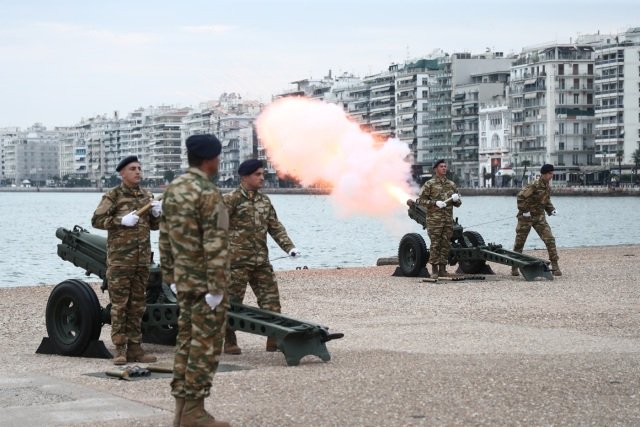 Με-21-κανονιοβολισμούς-η-114η-επέτειος-για-την-απελευθέρωση-της-Θεσσαλονίκη,-δείτε-βίντεο