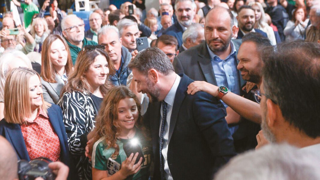 Το στοίχημα των Χριστουγέννων για το ΠΑΣΟΚ: Επιχείρηση εκλογικής ετοιμότητας με περιοδείες, μεταγραφές και ψηφοδέλτια Το στοίχημα των Χριστουγέννων για το ΠΑΣΟΚ: Επιχείρηση εκλογικής ετοιμότητας με περιοδείες, μεταγραφές και ψηφοδέλτια