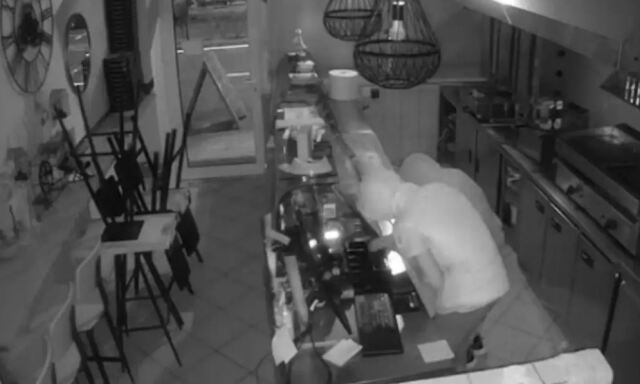 Τρεις φορές μέσα στο ίδιο βράδυ διέρρηξαν το ίδιο κατάστημα νεαροί στον Βόλο Τρεις-φορές-μέσα-στο-ίδιο-βράδυ-διέρρηξαν-το-ίδιο-κατάστημα-νεαροί-στον-Βόλο