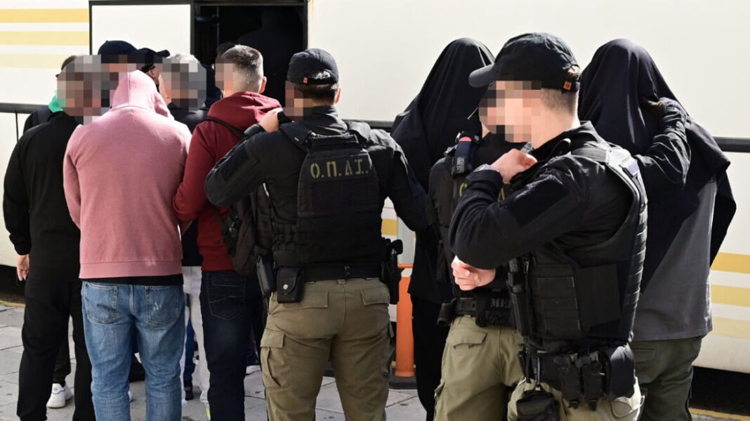 Ελεύθεροι με περιοριστικούς όρους οι πέντε πρώτοι εμπλεκόμενοι στην υπόθεση της Pizza Fan Ελεύθεροι-με-περιοριστικούς-όρους-οι-πέντε-πρώτοι-εμπλεκόμενοι-στην-υπόθεση-της-pizza-fan