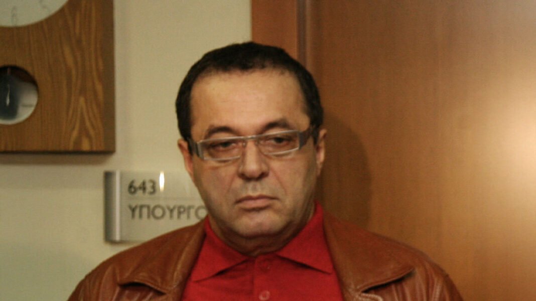 Ρίζος Ρίζος: Από τη σχολή συνδικαλιστών της Μόσχας στις offshore και τη σύλληψη για το «Χωριάτικο», ποιος είναι ο πρώην ισχυρός άνδρας της ΓΕΝΟΠ Ρίζος-Ρίζος:-Από-τη-σχολή-συνδικαλιστών-της-Μόσχας-στις-offshore-και-τη-σύλληψη-για-το-«Χωριάτικο»,-ποιος-είναι-ο-πρώην-ισχυρός-άνδρας-της-ΓΕΝΟΠ